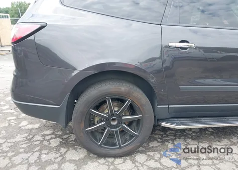 2017 Chevrolet Traverse Ls z USA, uszkodzony, nr VIN 1GNKRFKDXHJ330372